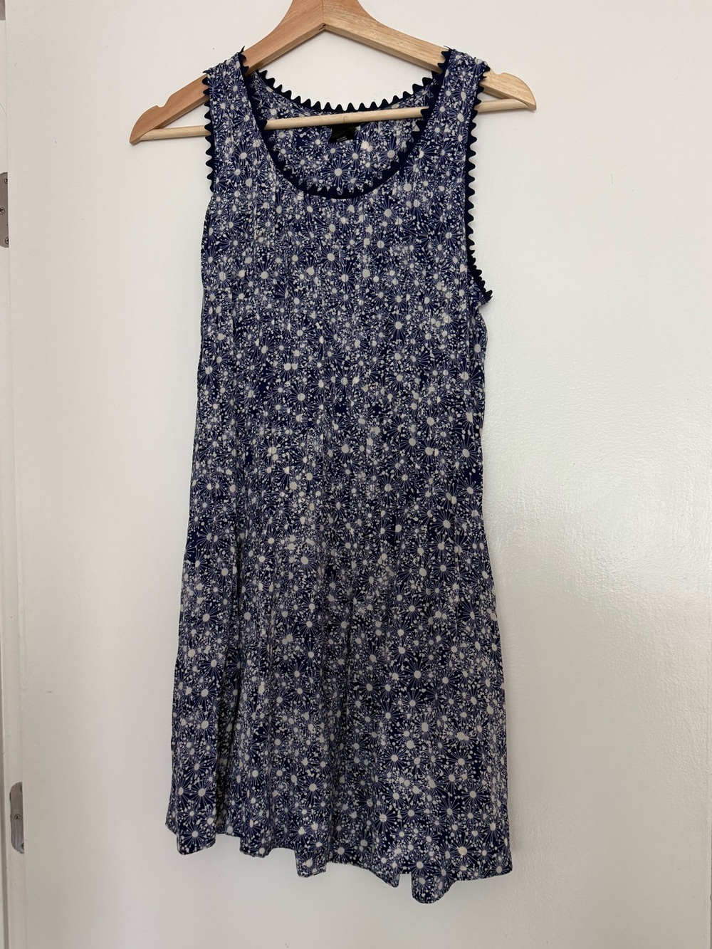 Club Monaco 100% Silk Shift Dress Starburst Pattern in Blue and White